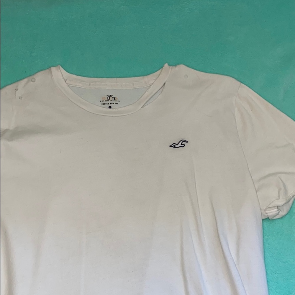Men’s Hollister distressed tee
